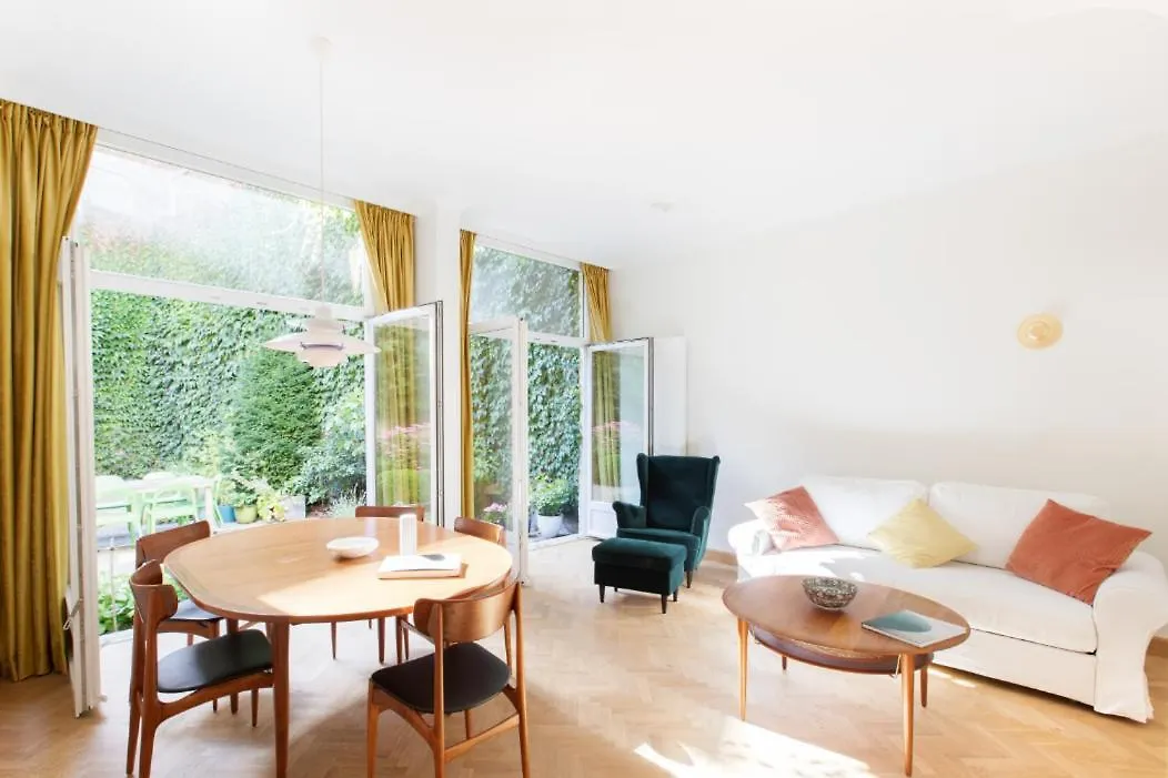 Pauline Loveling Apartment With Quiet Garden And 2 Bathrooms Antwerpen België