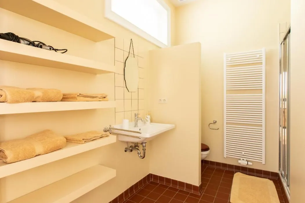 Pauline Loveling Apartment With Quiet Garden And 2 Bathrooms Antwerpen 0*,  België