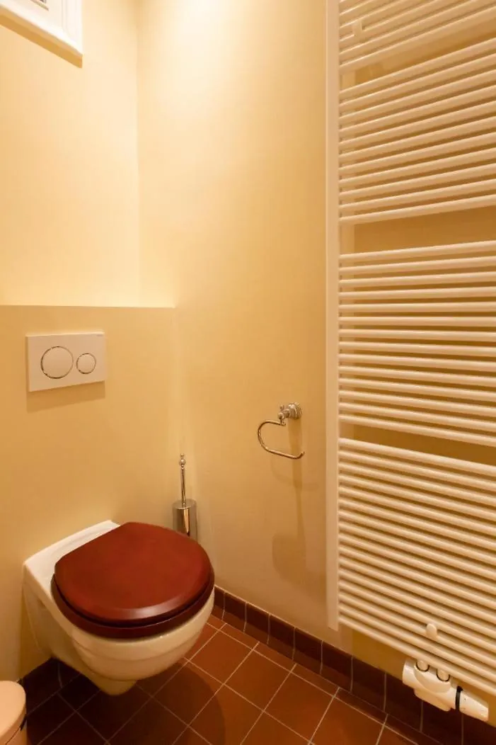 Pauline Loveling Apartment With Quiet Garden And 2 Bathrooms Antwerpen 0*,  België